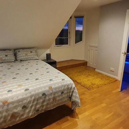 Spacious, Modern 3 Bedroom Luxury Flat In Centre Location بروتي فيري المظهر الخارجي الصورة
