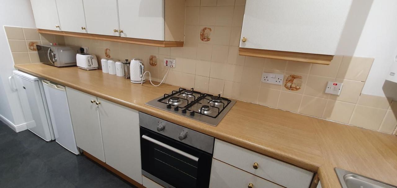 Spacious, Modern 3 Bedroom Luxury Flat In Centre Location بروتي فيري المظهر الخارجي الصورة