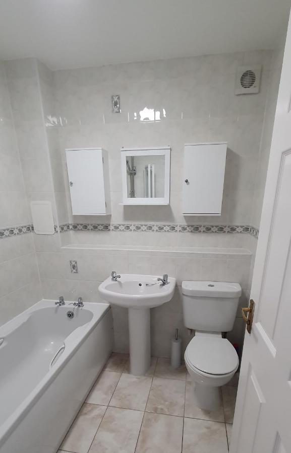 Spacious, Modern 3 Bedroom Luxury Flat In Centre Location بروتي فيري المظهر الخارجي الصورة